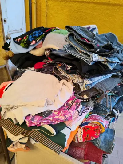 Vendo lote de ropa hombre y mujer - miniatura 1