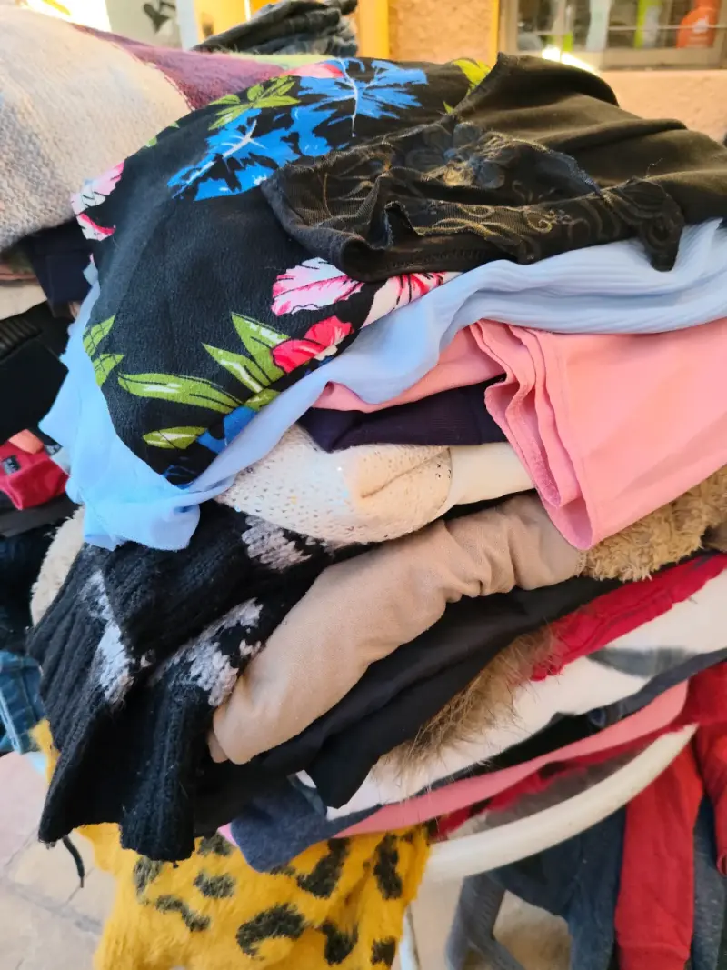 Vendo lote de ropa hombre y mujer - 3