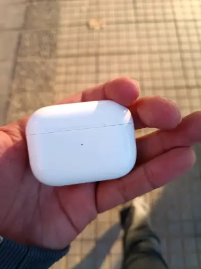 Airpods a2700 2da generación - miniatura 2