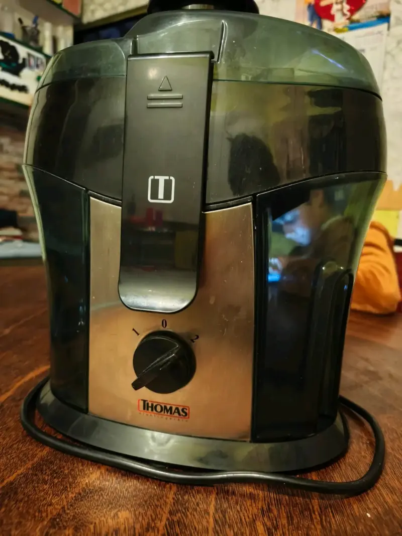 Extractor de jugo verduras y frutas. - 2