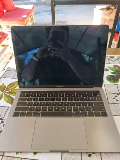 Macbook pro - miniatura 1