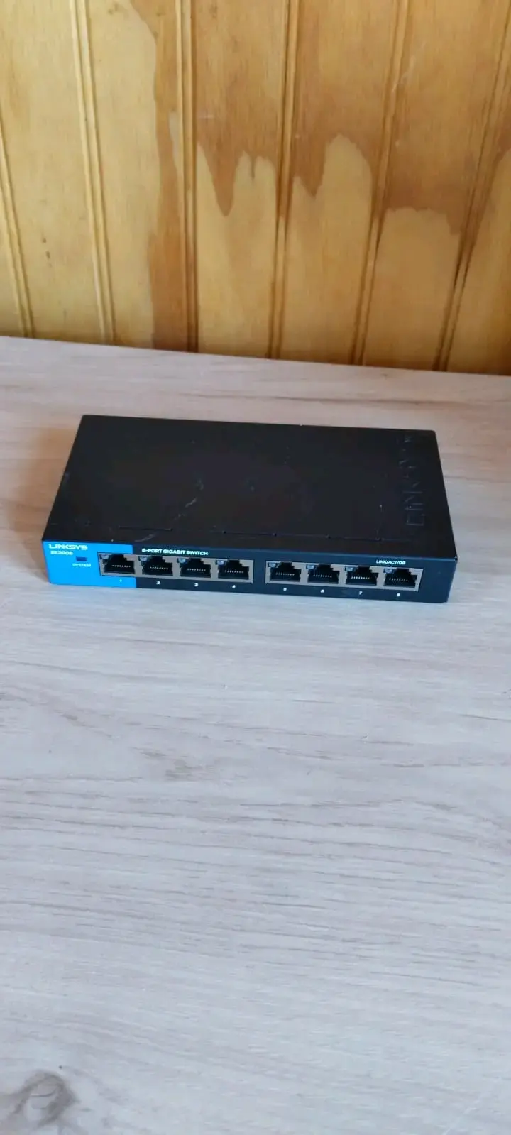 Switch Linksys Gigabit de 8 puertos - 2