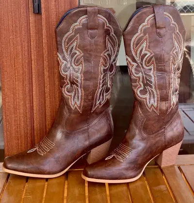 Botas cowboy nuevas talla 41 🤎 Estilo western - miniatura 1