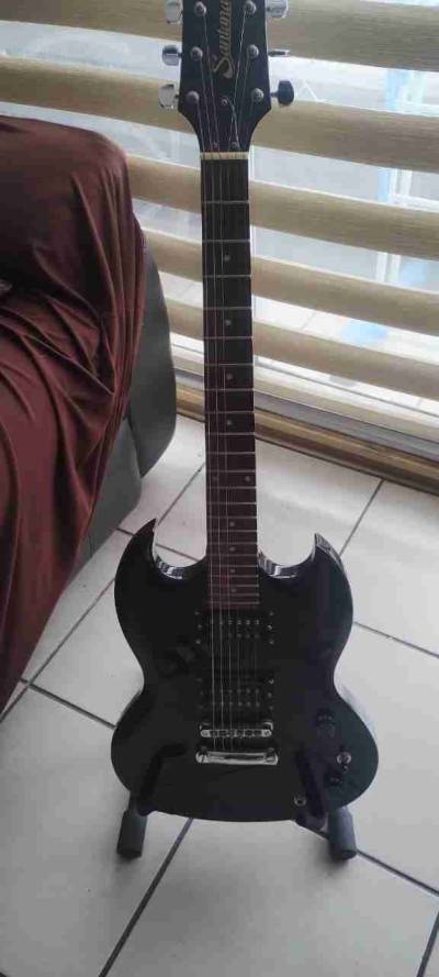 Guitarra Santana con amplificador - miniatura 1