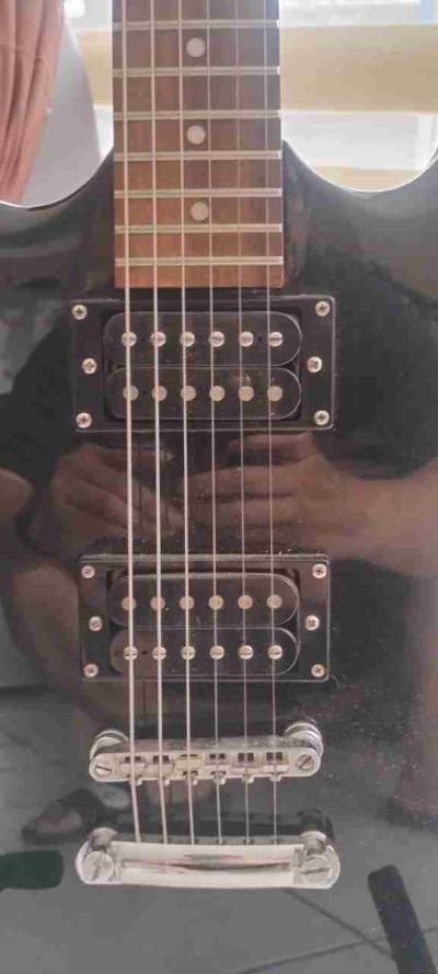 Guitarra Santana con amplificador - miniatura 2