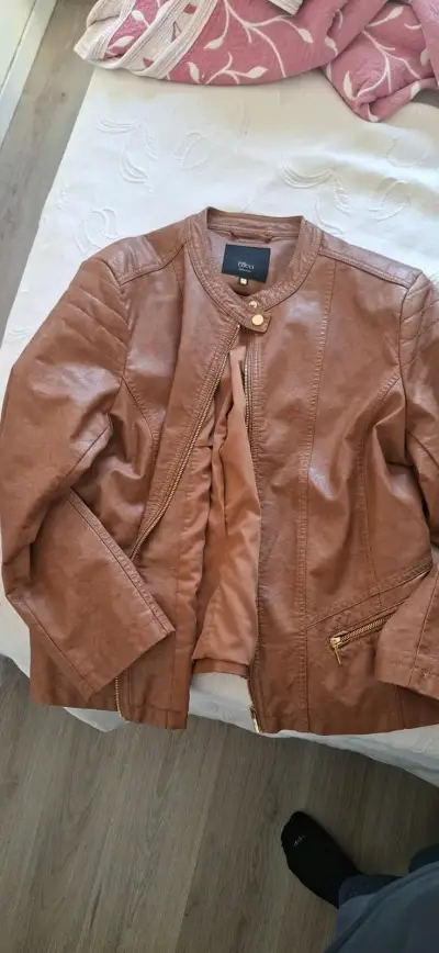 Ropa de mujer y niño - miniatura 1