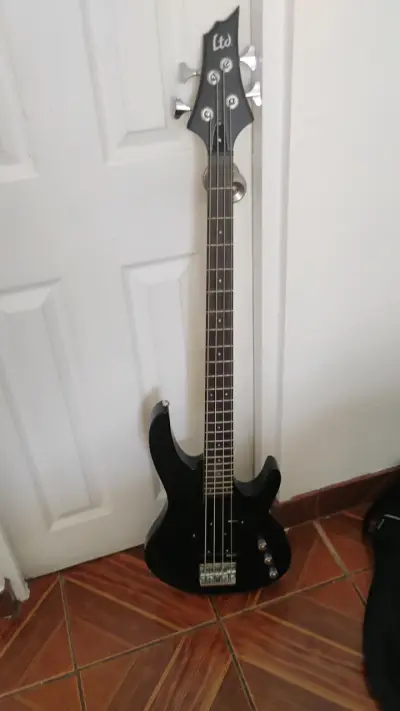 Bajo Eléctrico 4 cuerdas LTD B-10 black satín - miniatura 3