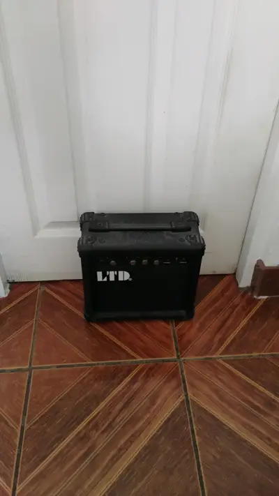 Bajo Eléctrico 4 cuerdas LTD B-10 black satín - miniatura 4