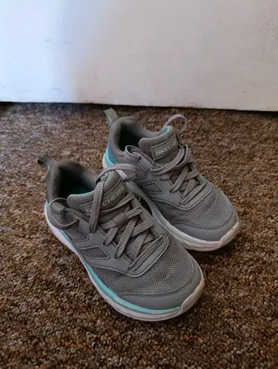 Zapatillas niña y chaqueta - miniatura 1