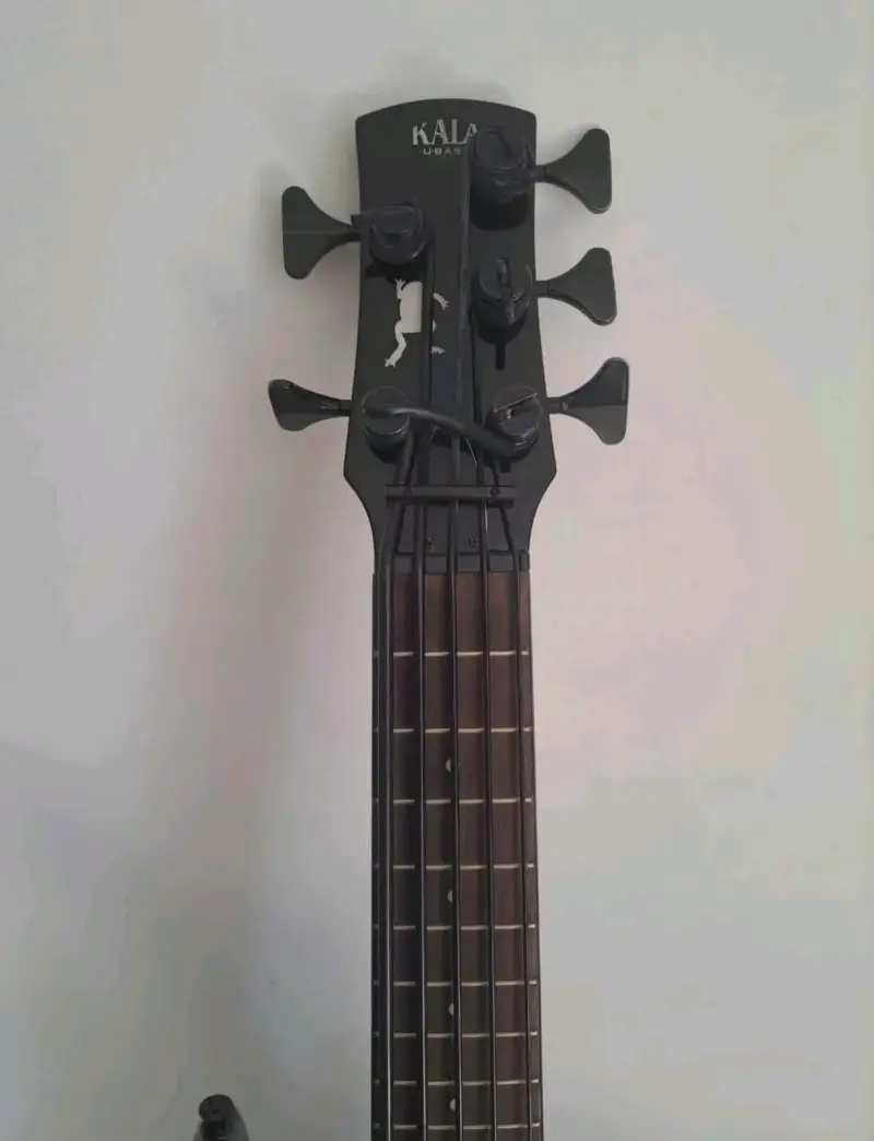 Ubass nuevo sin uso , con funda bien acolchada - 4