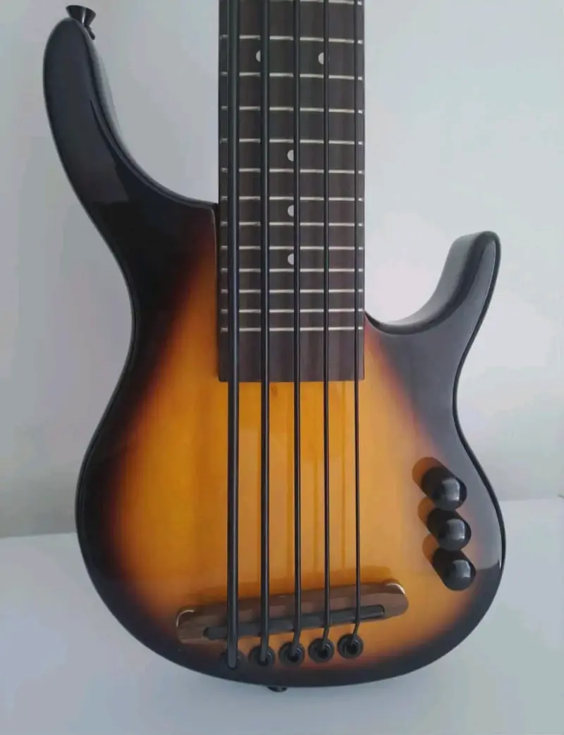 Ubass nuevo sin uso , con funda bien acolchada - 5