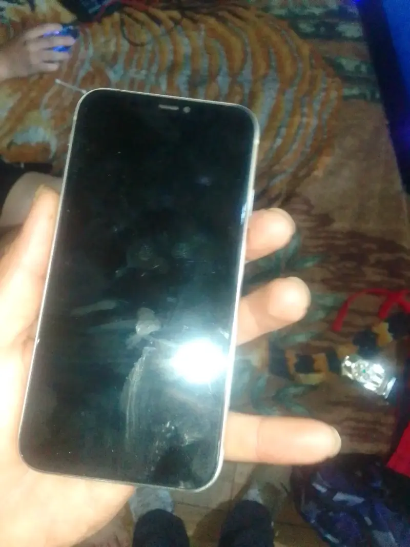 iPhone 11 en buen estado - 2