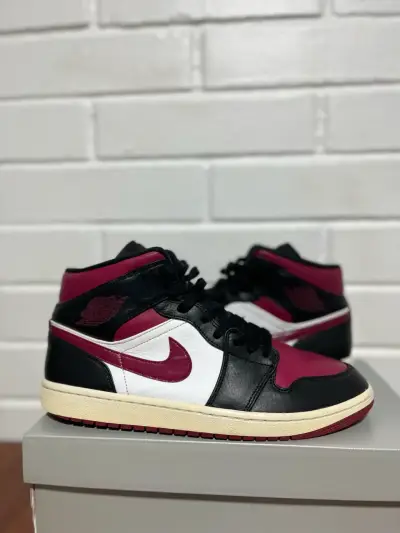 Air Jordan 1 Mid Bred Toe [2019] - miniatura 1