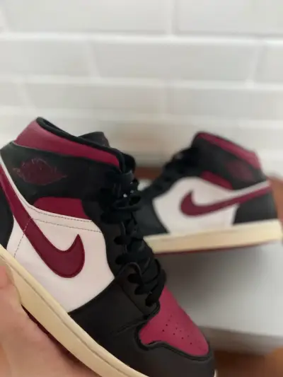 Air Jordan 1 Mid Bred Toe [2019] - miniatura 2