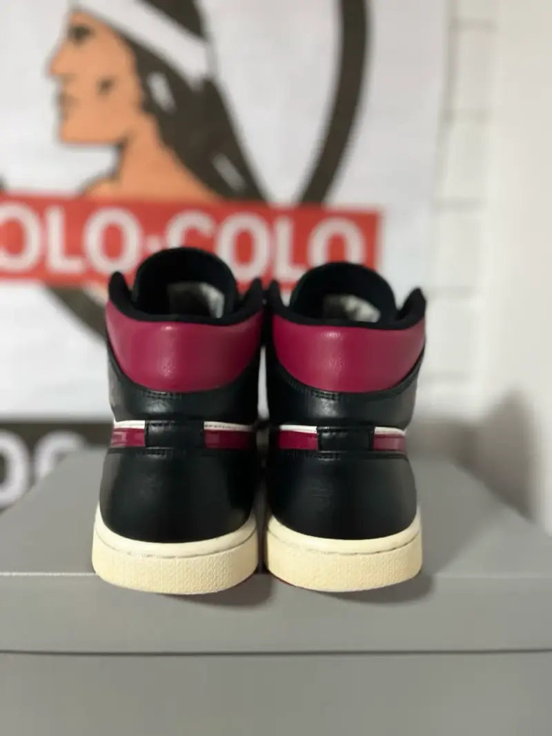 Air Jordan 1 Mid Bred Toe [2019] - 3
