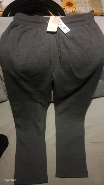 Pantalones y zapatos - miniatura 2