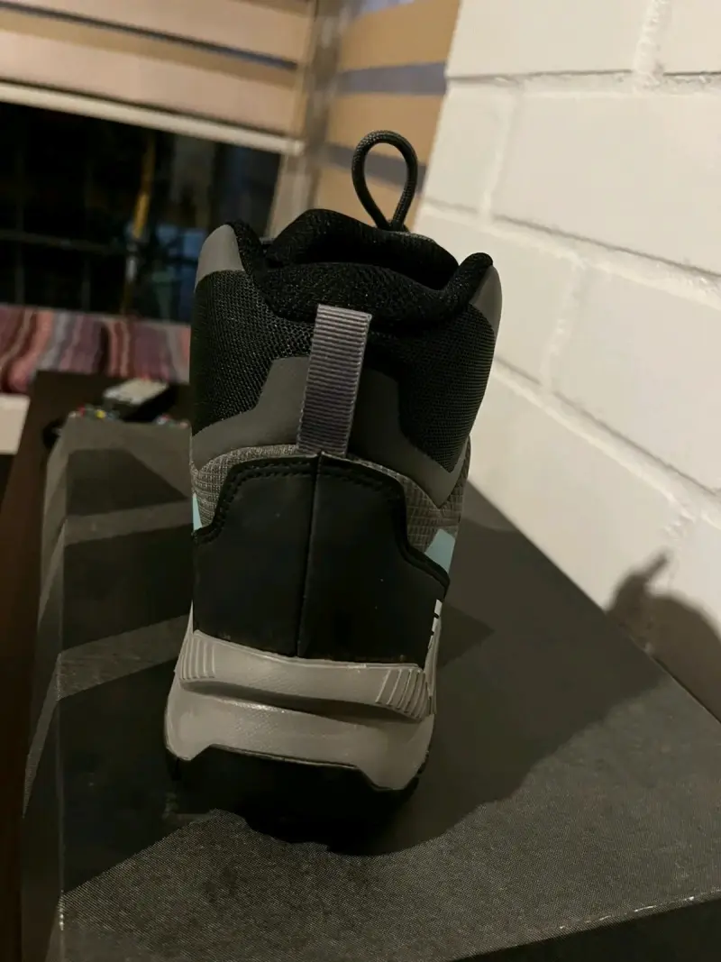 Zapatilla trekking Adidas - 4
