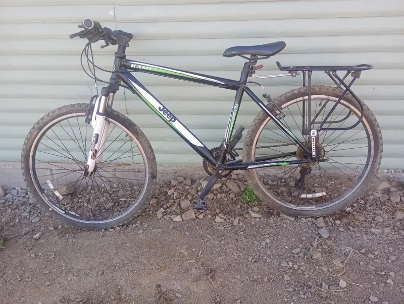 Bicicleta marca Jeep modelo kamet