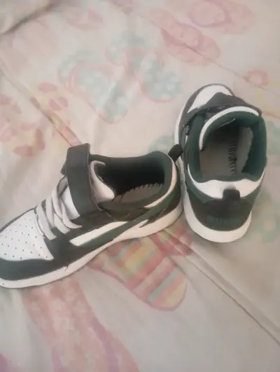 Zapatilla en buenas condiciones talle 27 y 28 - miniatura 5