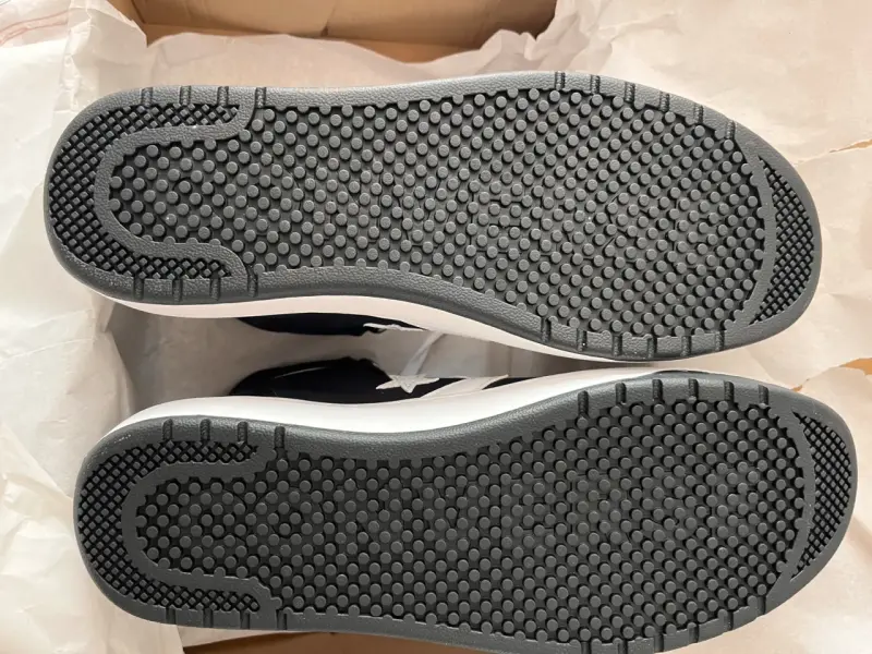 Vendo 2 pares de zapatillas Nuevas Converse y Puma - 3