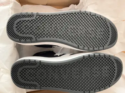 Vendo 2 pares de zapatillas Nuevas Converse y Puma - miniatura 3