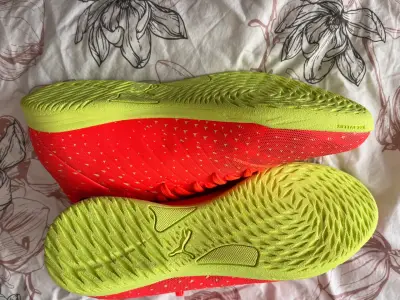 Vendo 2 pares de zapatillas Nuevas Converse y Puma - miniatura 6