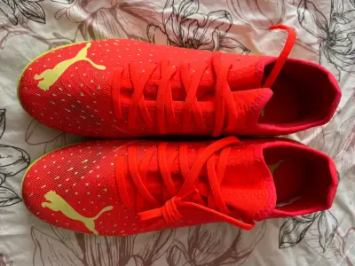 Vendo 2 pares de zapatillas Nuevas Converse y Puma - miniatura 10