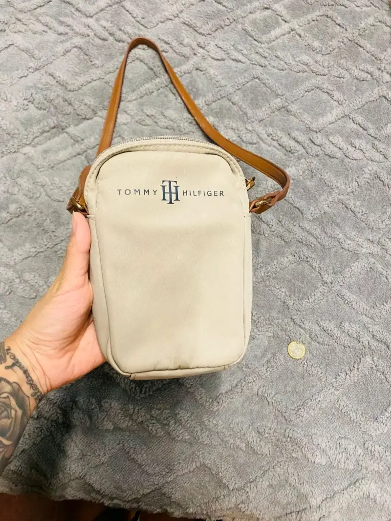 Tote lacoste y bolsito tommy - 1