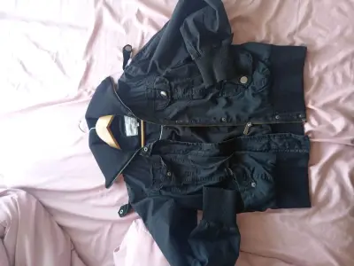 Chaqueta negra - miniatura 1