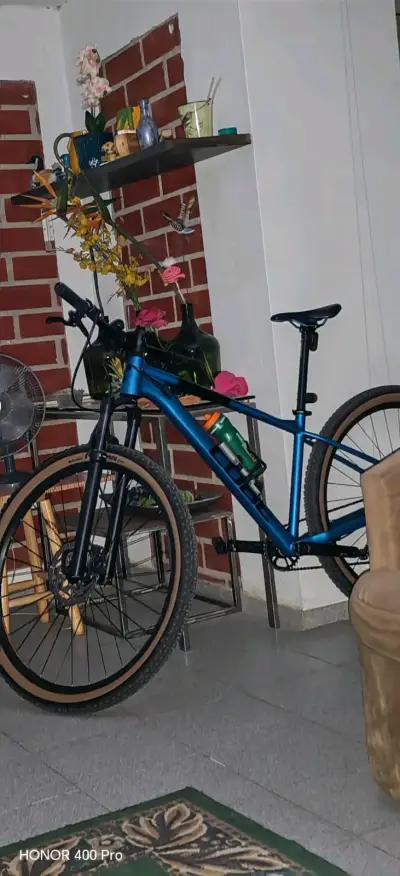 Bicicleta cube - miniatura 1