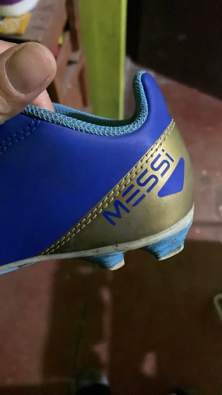 Zapatos de colegio y de fútbol - 2