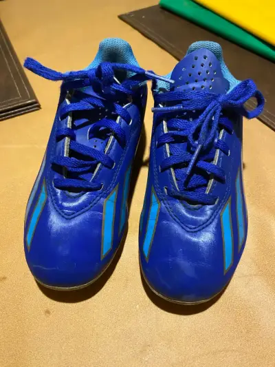 Zapatos de colegio y de fútbol - miniatura 4