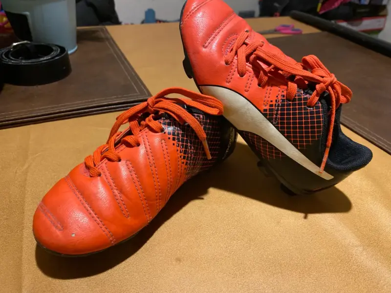 Zapatos de colegio y de fútbol - 6