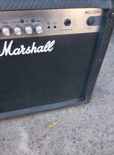 Amplificador Marshall MG30CFX - miniatura 2