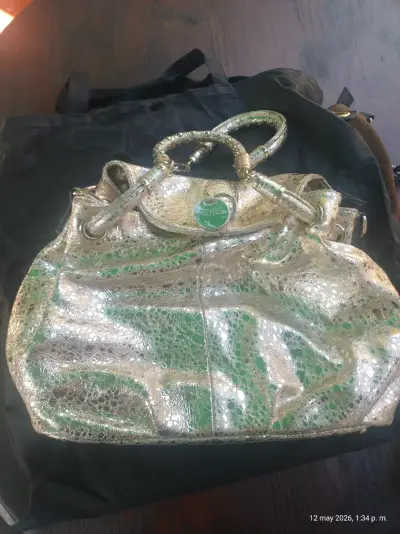 Cartera dorada marca Exótica - miniatura 1