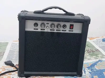 Vendo guitarra con amplificador - miniatura 1