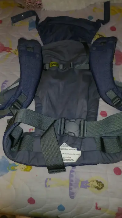 Vendo mochila portabebes - miniatura 2