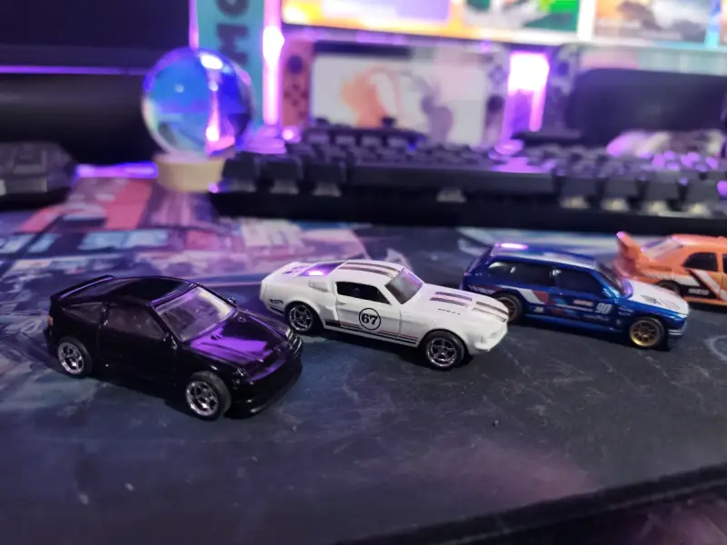 Subaru Legacy 1:64 + hot wheels premium - 4