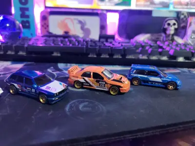 Subaru Legacy 1:64 + hot wheels premium - miniatura 5