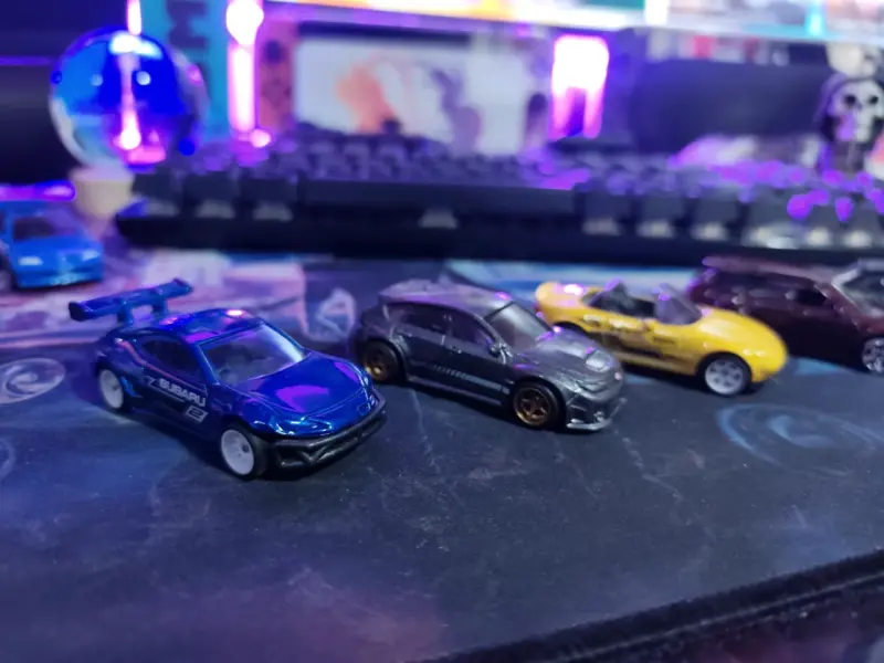 Subaru Legacy 1:64 + hot wheels premium - 6