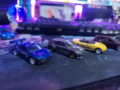 Subaru Legacy 1:64 + hot wheels premium - miniatura 6