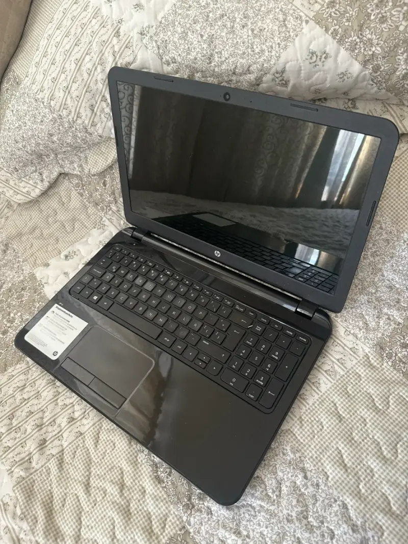 Notebook HP 15 funcional, ideal para uso básico - 1