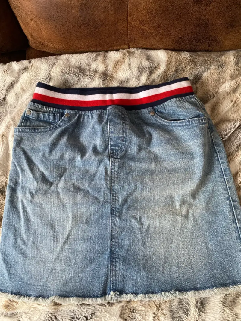 Falda Tomy original talla 12-14  y falda Ió 44 - 1
