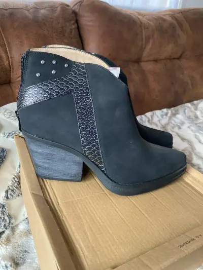 Botines nuevos - miniatura 1
