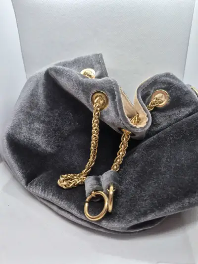 Cartera tipo pouch de terciopelo gris grafito, con - miniatura 3