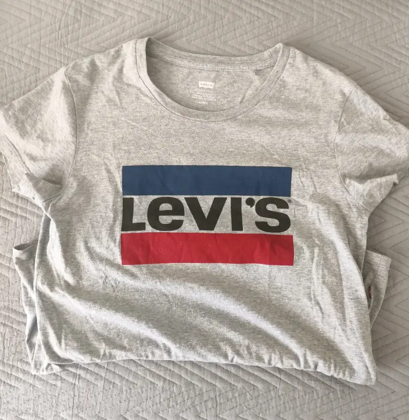 Polera Levi's original. Cómo nueva
