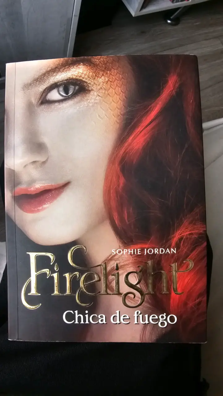 FIRELIGHT Chica de fuego