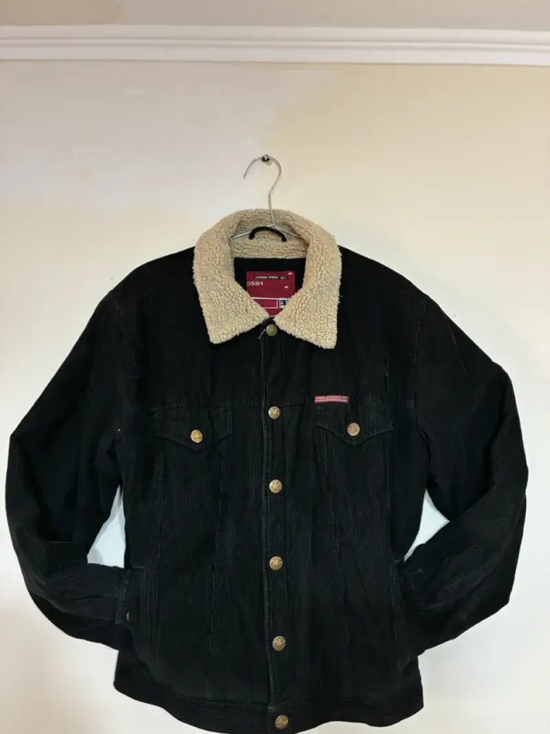 Chaqueta de cotelé negra con interior de borrego - 1