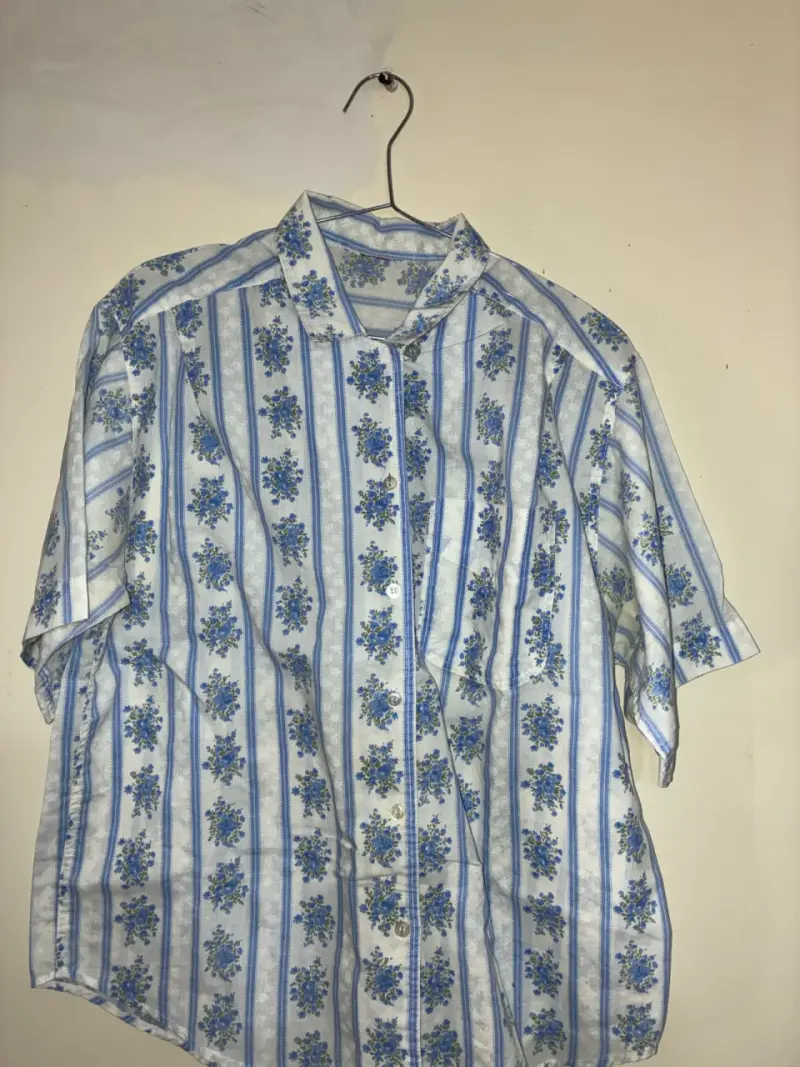 Camisa Vintage de Micro-Flores Azules