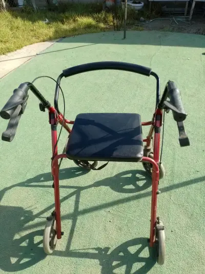 Andador para adulto - miniatura 2